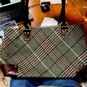 Burberry  wool and leather bag ,in a very good condition,authentic